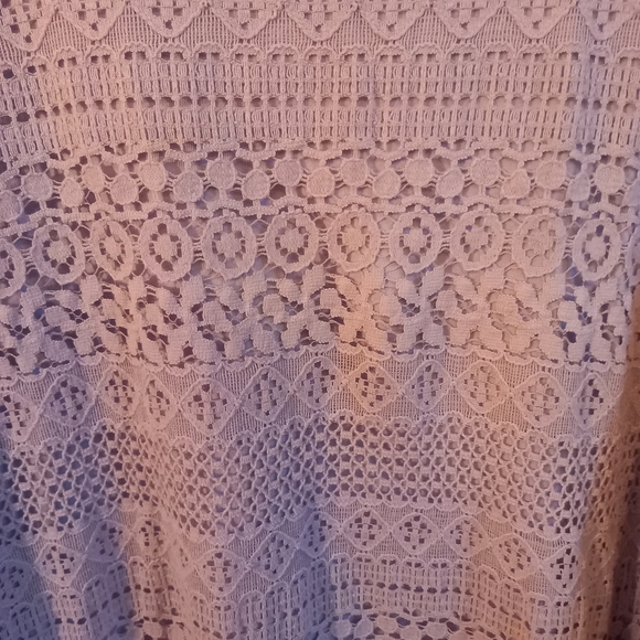 Croft & barrow Top with lace & with 2/3 sleeves - Picture 3 of 5